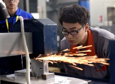 學院學子獲&ldquo;2015年全國職業院校模具技能大賽&rdquo;一等獎